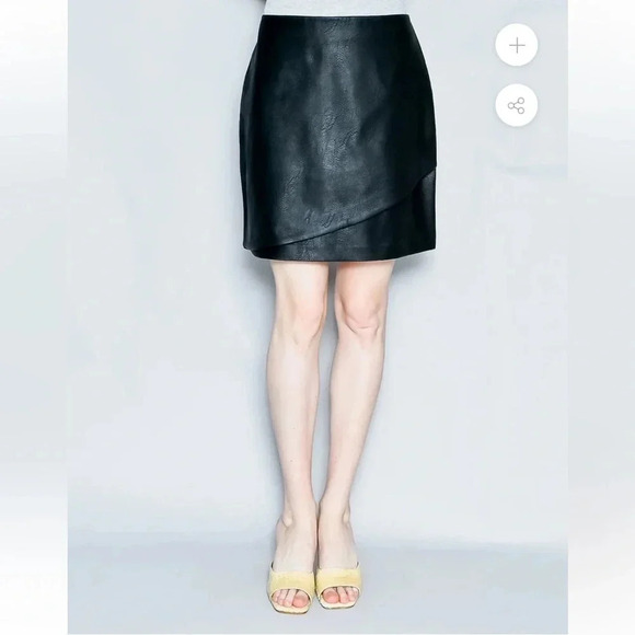 Club Monaco black faux leather mini skirt - Picture 2 of 13